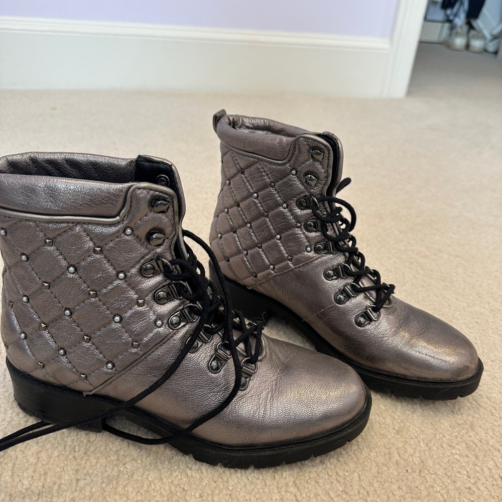 Stylish Metallic Quilted Women's Boots